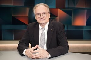 Reiner Haseloff in der Kulisse der ARD-Talkshow 