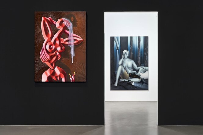 Blick in die Ausstellung mit zwei BIldern, links von Cathrin Hoffmann und Céline