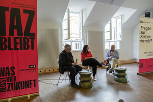 Ein Podium mit Pascal Beucker, Yazguelue Zeybek und Paul SChäfer