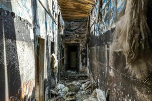 Der Flur eines ausgebrannten Hauses