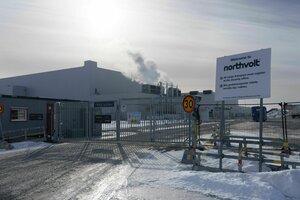 Werkseingang von Northvolt in Schweden im Schnee
