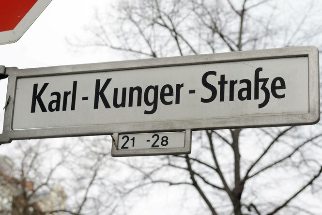 Straßenschild "Karl-Kunger-Straße"
