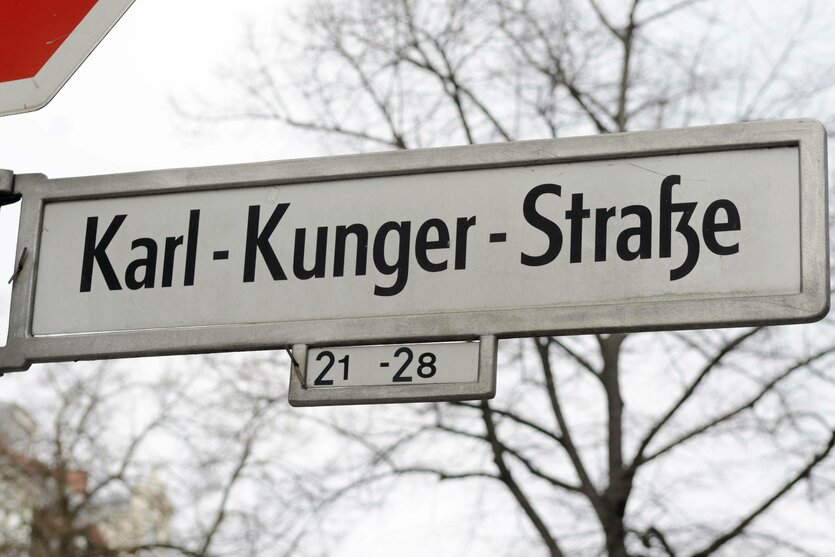 Straßenschild "Karl-Kunger-Straße"