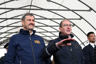 Dobrindt neben Markus Söder