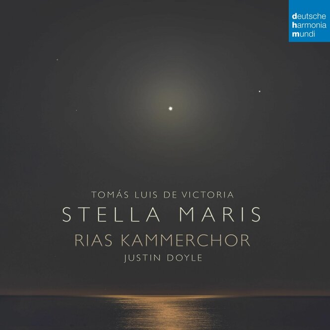 Das Albumcover zeigt einen dunklen Sternemhimmel bei nacht, darunter das Meer, das in gold-gelbes Licht getaucht ist.