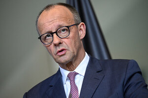 Friedrich Merz blickt ernst