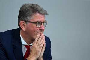 Weimer faltet die Hände