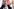 US-Vizepräsident J.D. Vance hält in seiner rechten Hand ein Mikrofon und gestikuliert mit der linken Hand