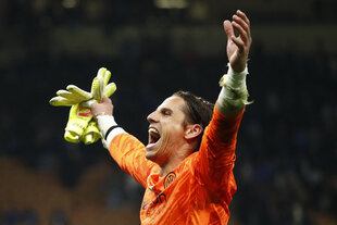 Yann Sommer jubelt mit ausgebreiteten Armen