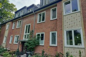Fassade eines Mehrfamilienhauses