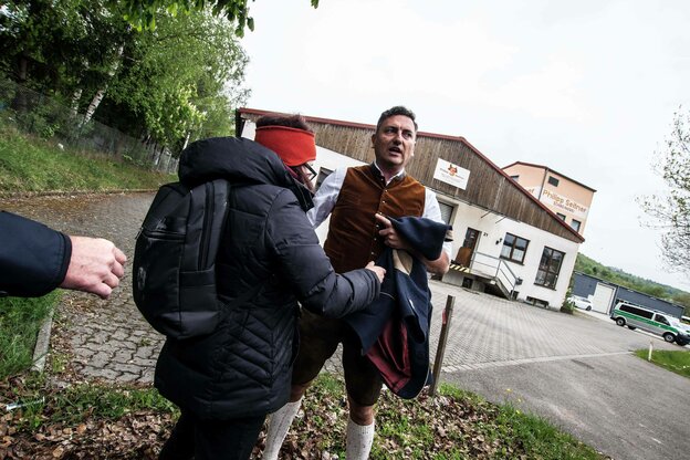 Dubravko Mandico in Auseinandersetzung mit anderen Personen