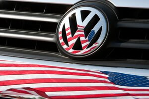 VW-Logo und US-Flagge