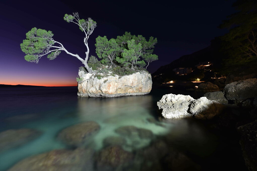 Der Punta Rata Strand bei Nacht