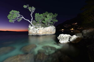 Der Punta Rata Strand bei Nacht