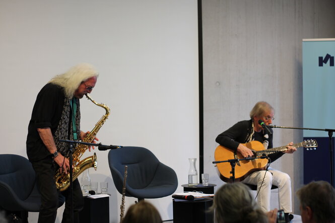 Dietrich Kessler am Saxofon und Eberhard Klunker an der Gitarre