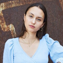 Zu sehen ist taz FUTURZWEI-Autorin Paulina Unfried.