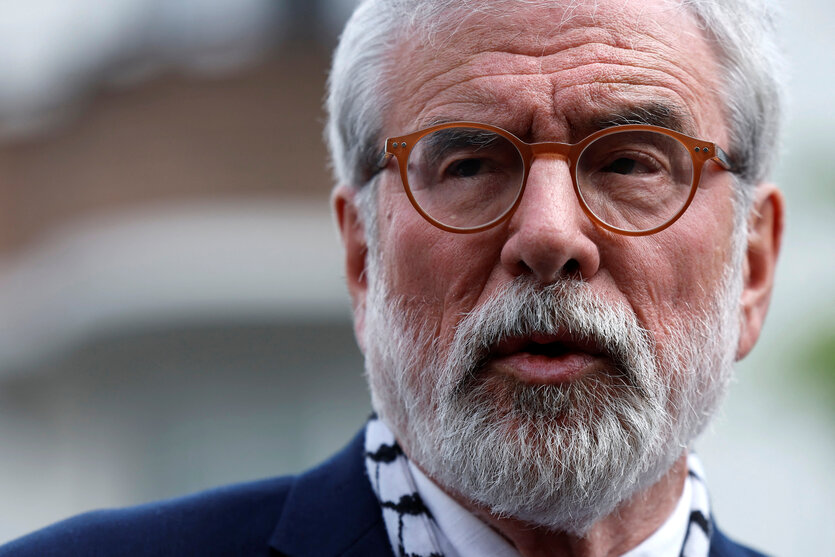 Gerry Adams mit grauem Bart