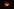 Das Bild zeigt das erste Foto eines Schwarzen Lochs, ein dunkler, runder Bereich in der Mitte, umgeben von einem hellen, orangefarbenen Lichtring auf schwarzem Hintergrund, das durch die Gravitation des Lochs verzerrt wird.