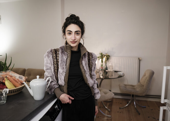 Nairi Hadodo in ihrem Zuhause in Kreuzberg.