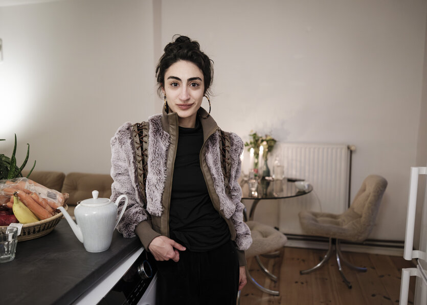 Nairi Hadodo in ihrem Zuhause in Kreuzberg.