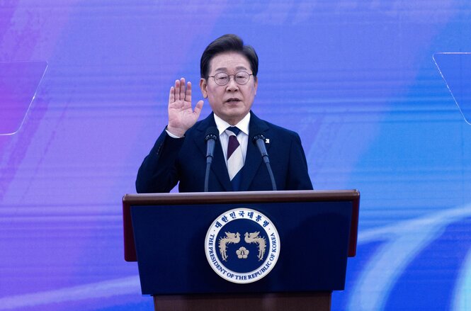 Südkoreas neuer Präsident Lee Jae-myung spricht am Mittwoch bei seiner Vereidigung im Parlament in Seoul den Amtseid