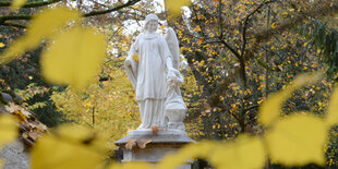 Engelsfigur auf Friedhof