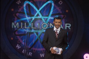 Günther Jauch in der Kulisse der Sendung 
