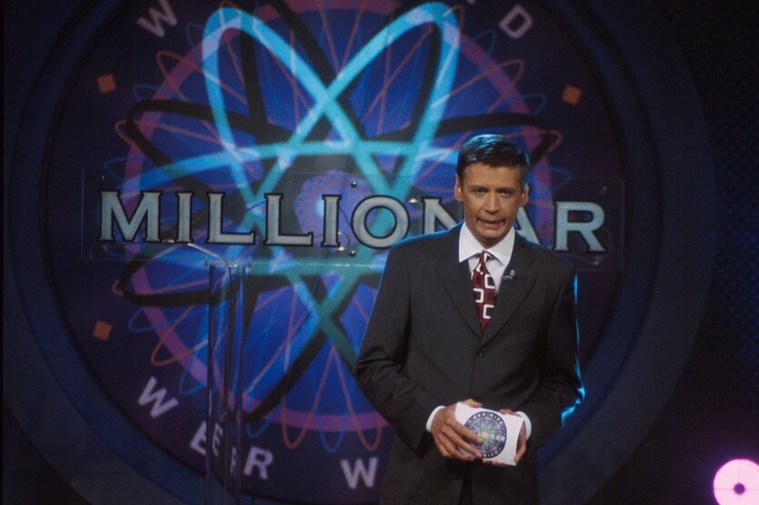 Günther Jauch in der Kulisse der Sendung "Wer wird Millionär"