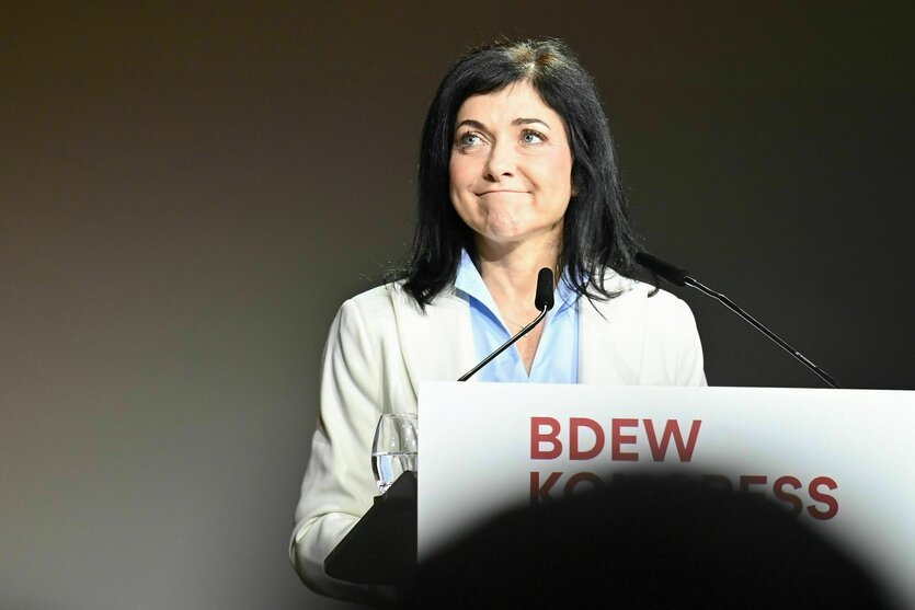 Katherina Reiche (CDU), Bundeswirtschaftsministerin, hält eine Keynote beim BDEW-Kongress 2025 in der Station Berlin