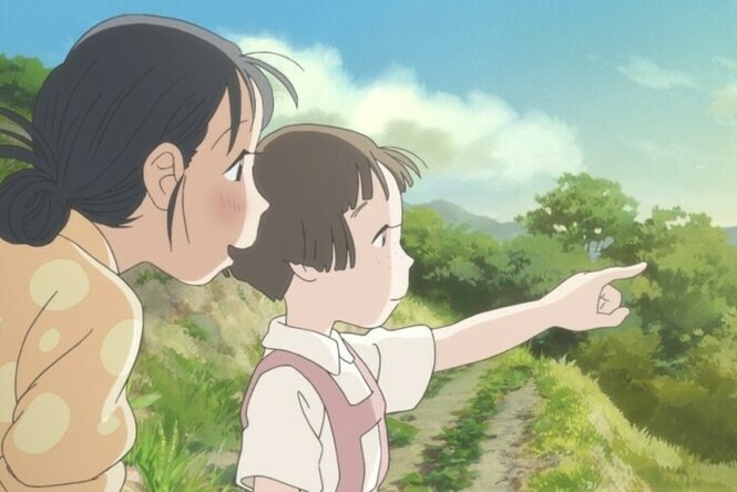 Szene aus einem Animationsfilm: Eine Mutter und ein Kind stehen in einer Landschaft. Das Kind zeigt in Richtung des Horizonts, wo im Hintergrund das Meer zu sehen ist.