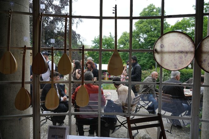 Musikinstrumente beim kurdischen Musikfestival 2024