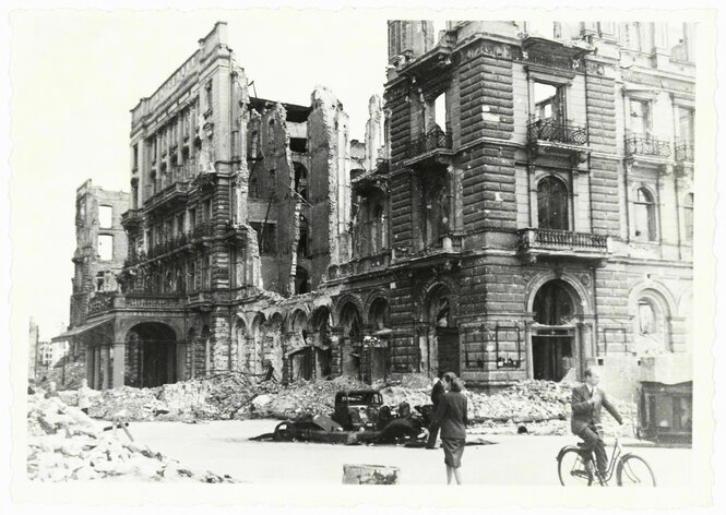 Das kriegszerstörte Hotel Kaiserhof