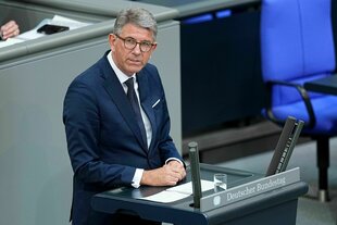 Wolfram Weimer, Staatsminister für Kultur und Medien, spricht im Deutschen Bundestag