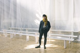 Ocean Vuong am rande einer Modenschau