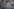 Menschen beten neben einer zerstörten Moschee Menschen beten neben einer zerstörten Moschee