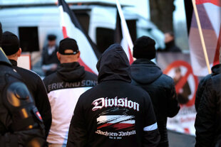 Neonazis aus Sachsen-Anhalt bei einer Demo
