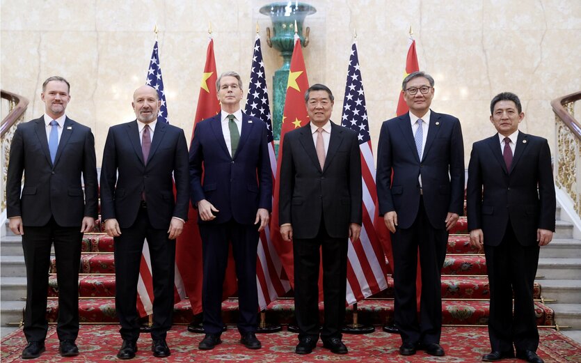 Die von der amtlichen chinesischen Nachrichtenagentur Xinhua zur Verfügung gestellte Aufnahme zeigt Delegationen Chinas und der USA vor gemeinsamen Handelsgesprächen im Rahmen des Beratungsmechanismus für Wirtschaft und Handel zwischen den beiden Ländern.