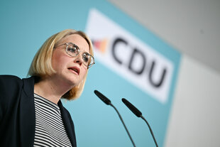 Katharina Pötter spricht während eines Netzwerktreffens von Kommunalpolitikerinnen der CDU Deutschland.