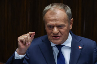 Der polnische Premierminister Donald Tusk spricht im Parlament in Warschau