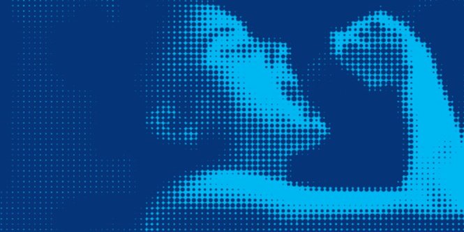 Man sieht eine Person, die singt. Das Bild ist blau eingefärbt.