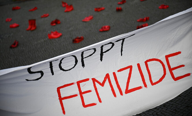 stoptt femizide bannner
