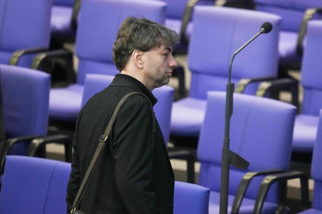 Stefan Gelbhaar verlässt den Plenarsaal