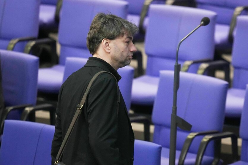 Stefan Gelbhaar verlässt den Plenarsaal
