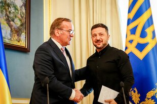 Pistorius und Selenskyj schütteln Hände