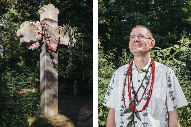 Geschmücktes Grab (links) und Portrait von einem Mann (rechts)