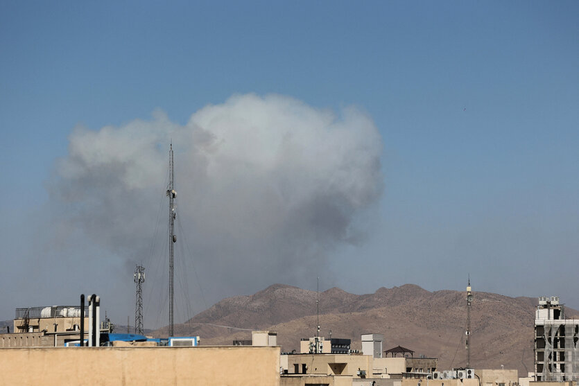Rauch steigt auf über Teheran nach erneuter Bombardierung durch die israelische Luftwaffe
