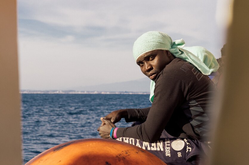 Ein Geflüchteter nach seiner Rettung im Mittelmeer