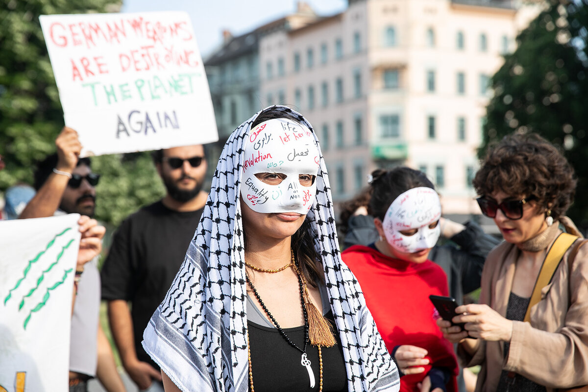 Berliner über den Krieg in Iran: Machtwechsel durch Bomben?