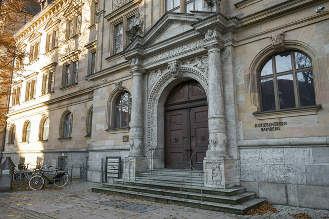 Eingang des Justizgebäudes in Bamberg
