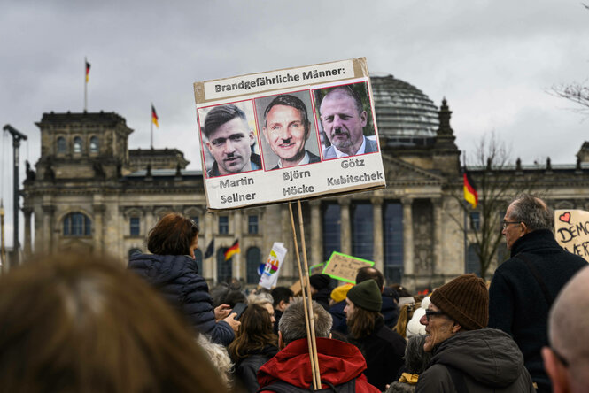 Demonstration gegen Rechtsextremismus vor dem Bundestag Unter dem Motto Wir sind die Brandmauer